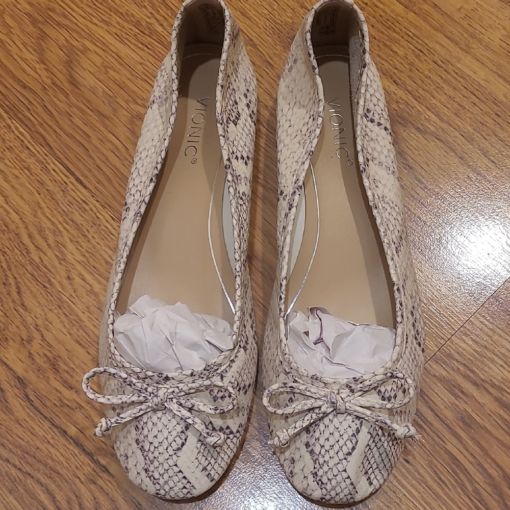 Vionic Women's Snakeskin Ballet Flats - Cream